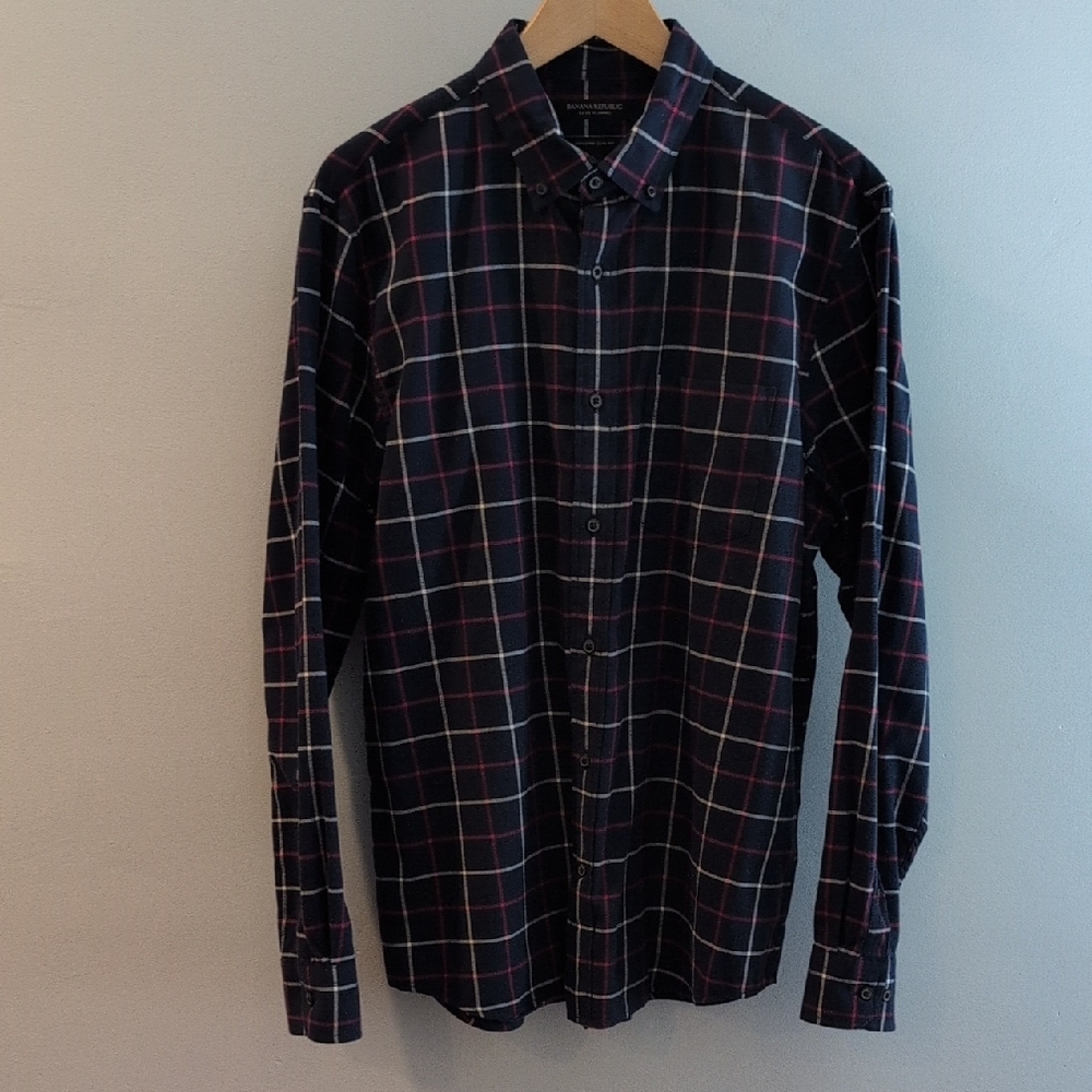 Banana Republic Men's Large Untucked Slim Fit Luxe Flannel Button Down Shirt.